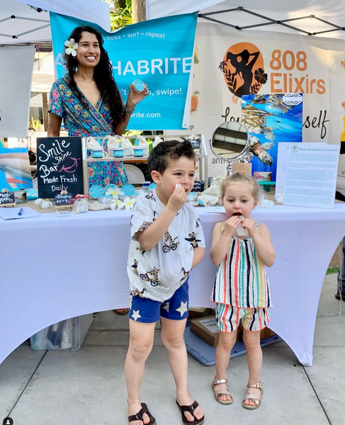 Join us tomorrow 4-7pm @waileavillage market! 🏝🏄🏽‍♀️ Bring your keiki to try our Aloha Tooth Swipes and see how fun it is to stop cavities on the go! No toothbrush? No problem! #swipeandsmile 🦷 💕 😃