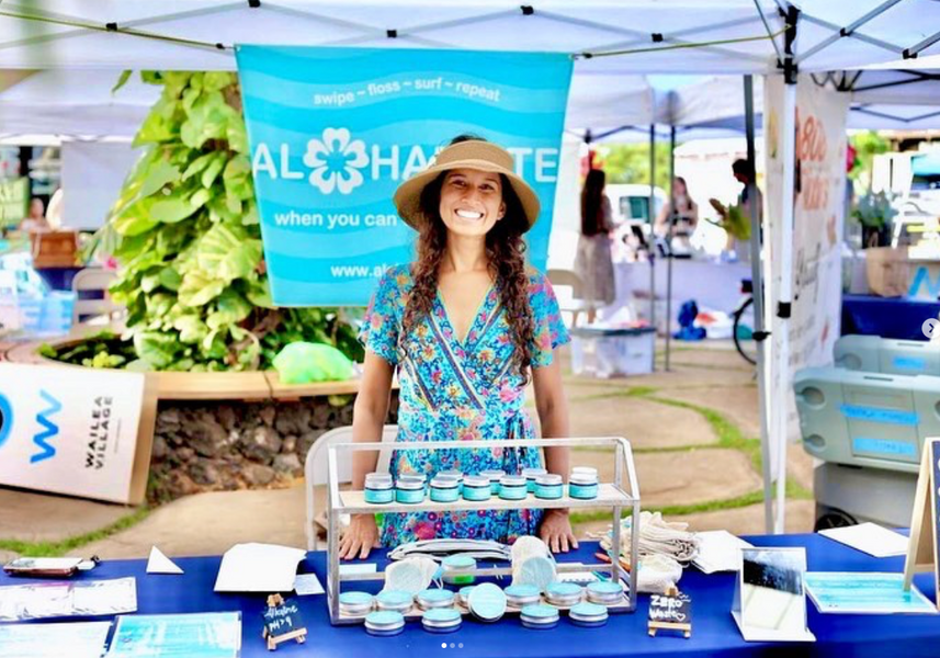 Mahalo @angelinahills for the beautiful photos @waileavillagefarmersmarket @waileavillagetoday 💕💕. What a wonderful day with so many people excited about our fresh, Maui dentist made toothpaste and tooth swipes! 🦷💕